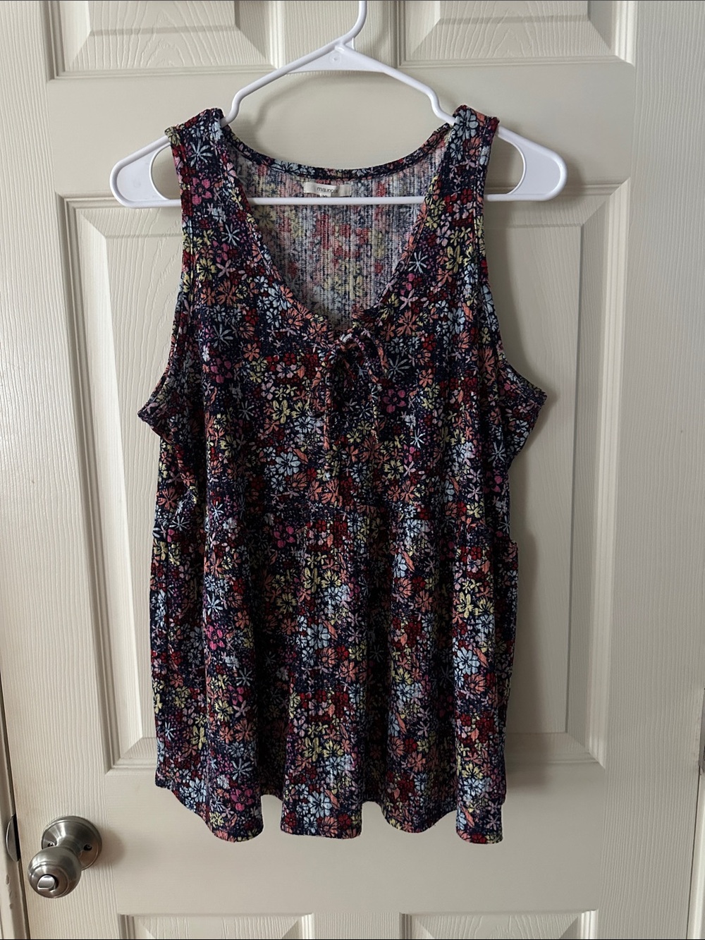 Floral V-Neck Sleeveless Tank Top - Black Multi
